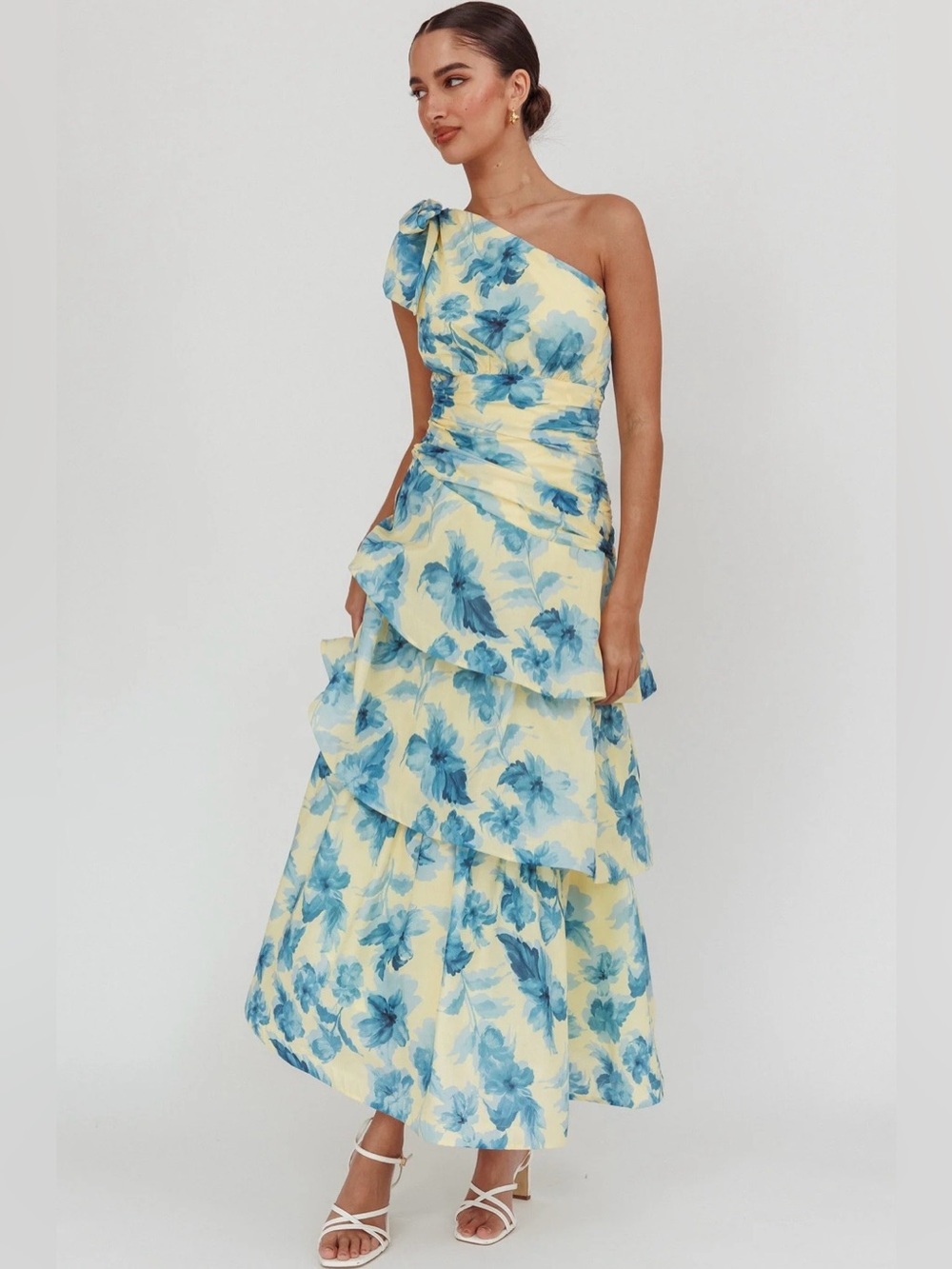 Selfie Leslie One-Shoulder Yellow Dress with Blue Floral Print Size Medium A1